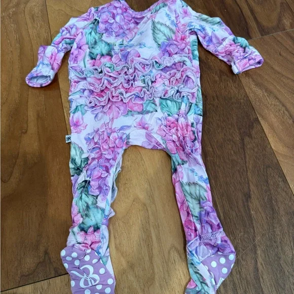 Bums & Roses Ruffle Footie - Picture 3 of 3